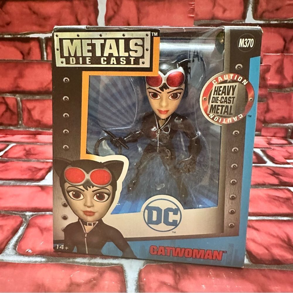 Funko Pop DC CATWOMAN metals Die cast figure # 370
